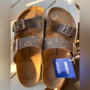 Brand new size is 9 (40)